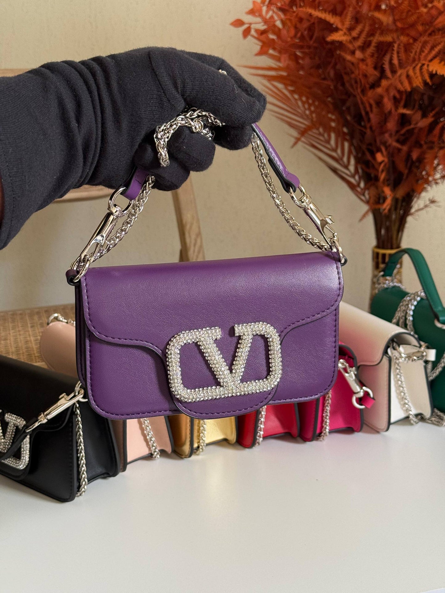 VALENTINO

20cm
350 dhs🗽

Top quality 
With box🎁

Zain167