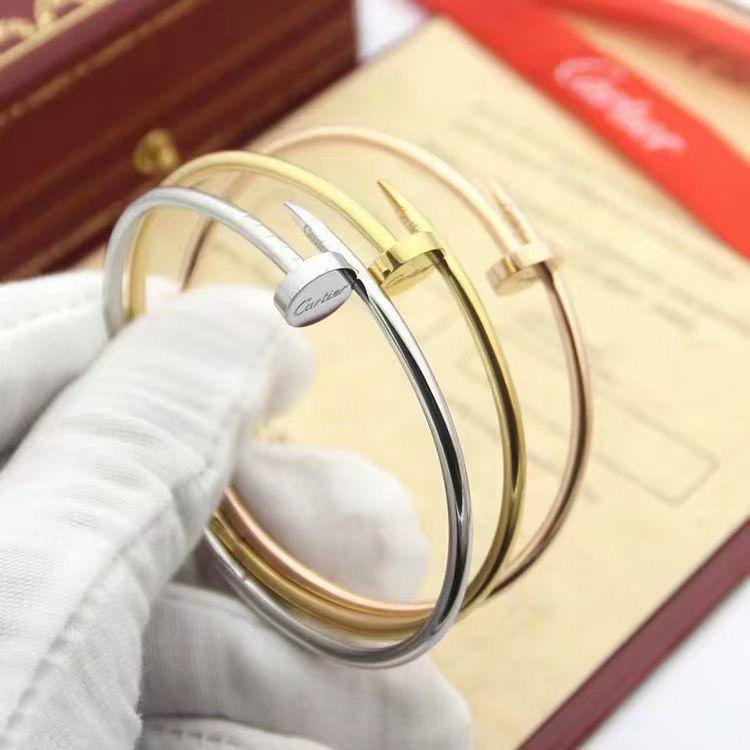 Cartier
55 dhs🗽 
BANGLE💫✨

NAIL 
WITH BOX AND PAPER BAG 🛍️🎁

Zain89
♥️♥️♥️