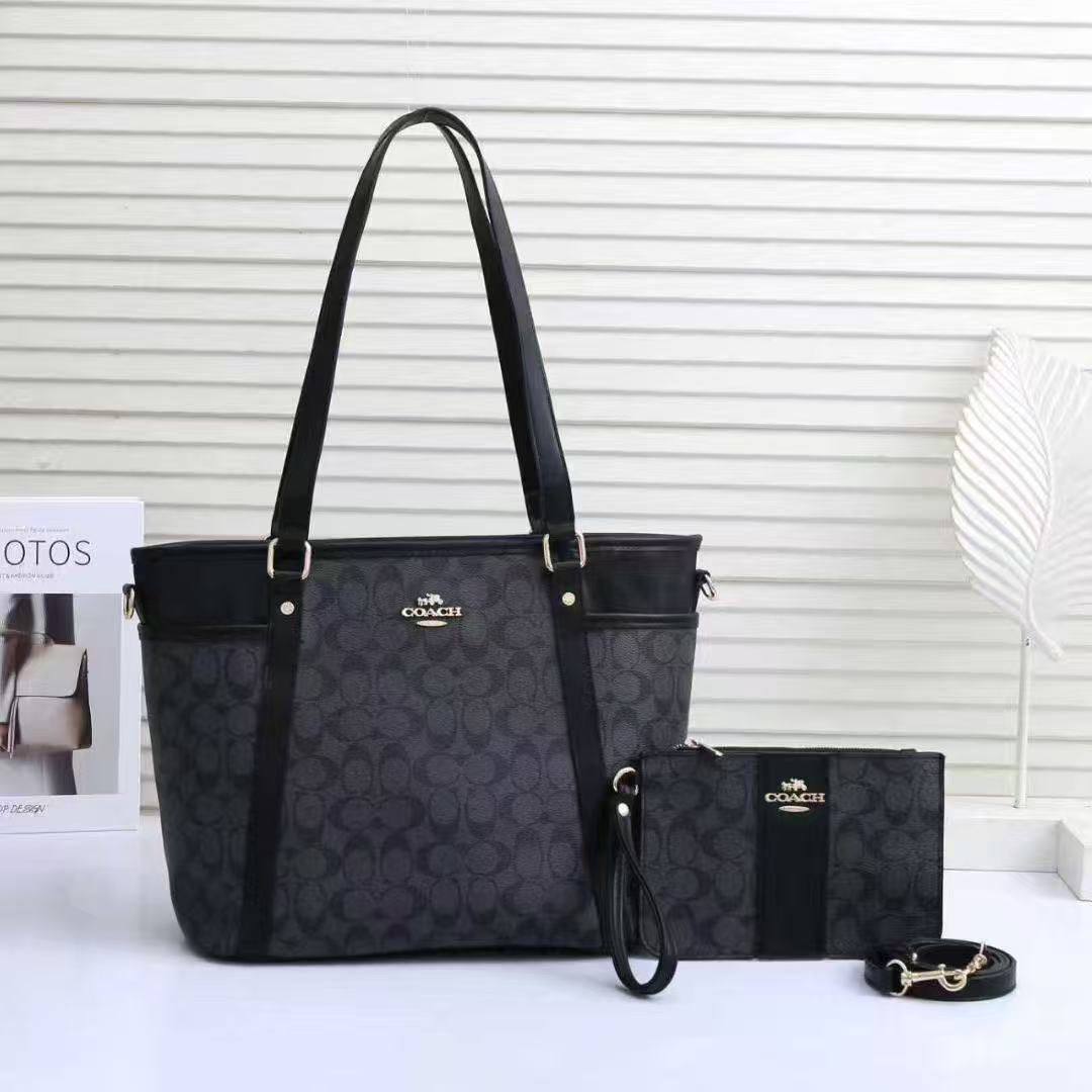 Coach
Best quality
105 dhs🗽
size 33cm

Zain158
♥️♥️♥️