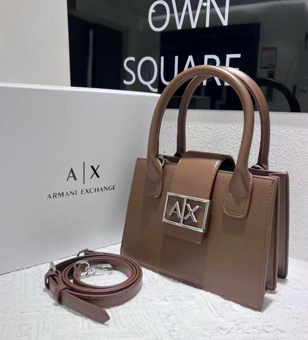 ARMANI  

COPY ONE 
WITH BOX
115 dhs🇦🇪🇦🇪

Zain39
♥️♥️♥️