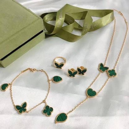VCA SET
230 DHS❣️
NECKLACE 
BRACELET 
EARRINGS
WITH BOX AND PAPER BAG🎁🛍️

Zain89
♥️♥️♥️