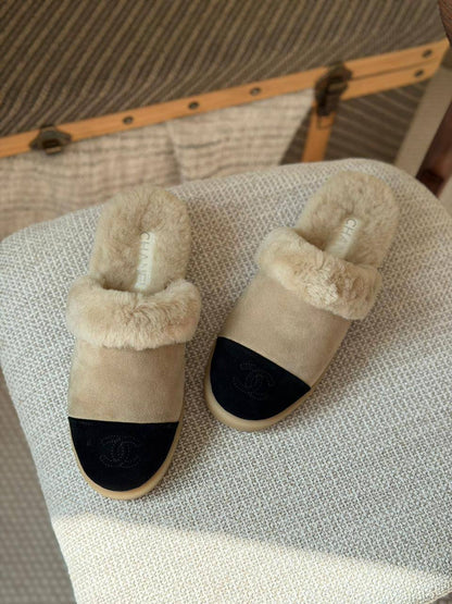 Chanel 
Size: 36 to 41
Super master quality 
500 dhs🪙💚

Zain198
♥️♥️♥️