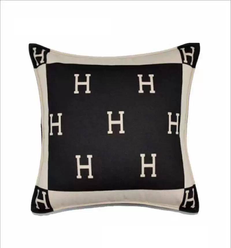 Master  
Pillowcases 
Size 45*45 
50 dhs🇦🇪🇦🇪

Zain99
♥️♥️♥️