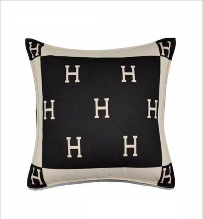 Master  
Pillowcases 
Size 45*45 
50 dhs🇦🇪🇦🇪

Zain99
♥️♥️♥️