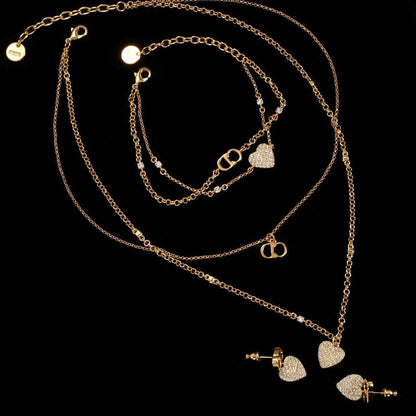 Dior set❤️‍🔥*
Necklace 🦋
Earring ✨
Bracelet 🍁
Master quality 💯
With normal boxes 🗃️ 
130 dhs❣️
With master box 📦 
140 dhs❣️

Zain216
♥️♥️♥️