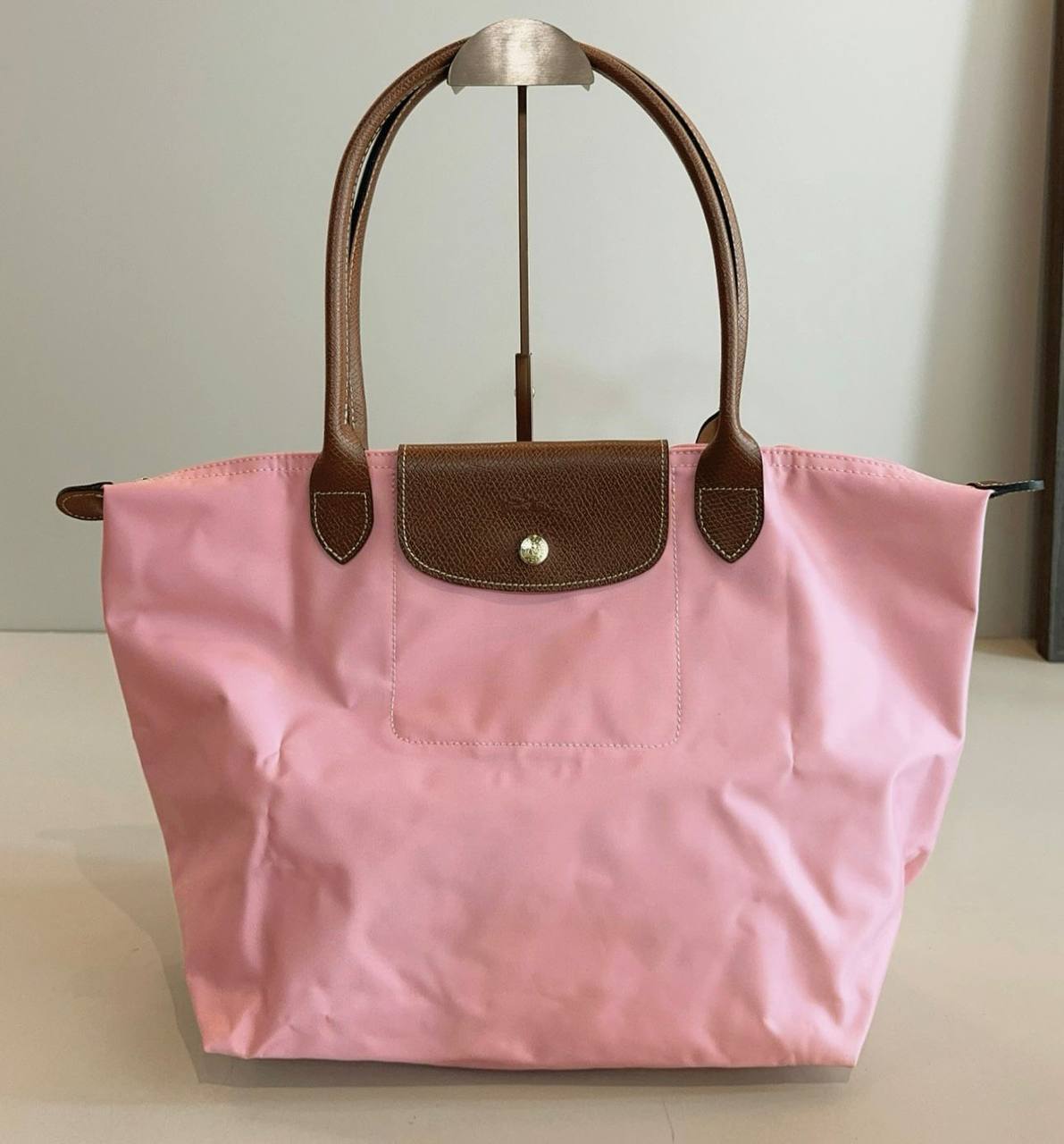 LONG CHAMP
 NEW CAME HIGH QUALITY 
BIG SIZE 
90 dhs✅

Zain39
♥️♥️♥️