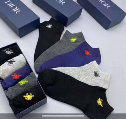 NEW CAME
SOCKS 
GOOD QUALITY 
40 dhs✅
(IN ONE BOX 5 PAIRS)

Zain40
♥️♥️♥️