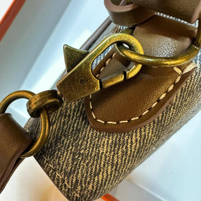 HERMES 
 MEDIUM SIZE GOOD QUALITY  WITH BOX 
100 dhs🇦🇪🇦🇪
Size:24cm

Zain17
♥️♥️♥️