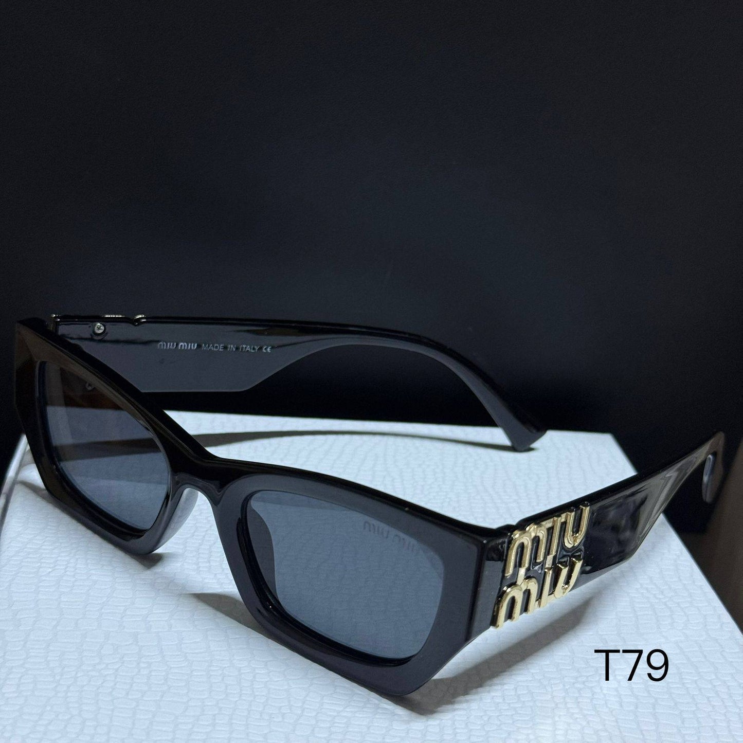 *Sunglasses 🕶️*
Copy one❣️
good quality 💯
With master box 🗃️ 
50 dhs🗽

Zain216
♥️♥️♥️