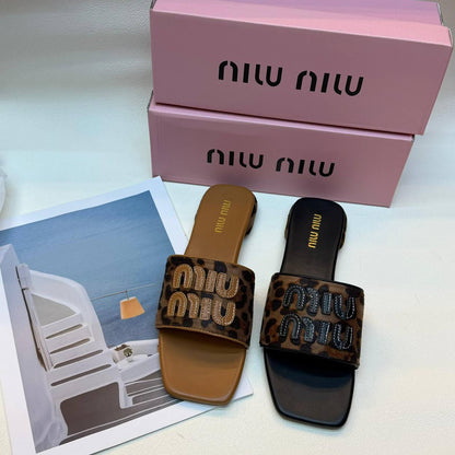 Miu Miu
Size 36 to 41
65 dhs✅

Zain236
♥️♥️♥️