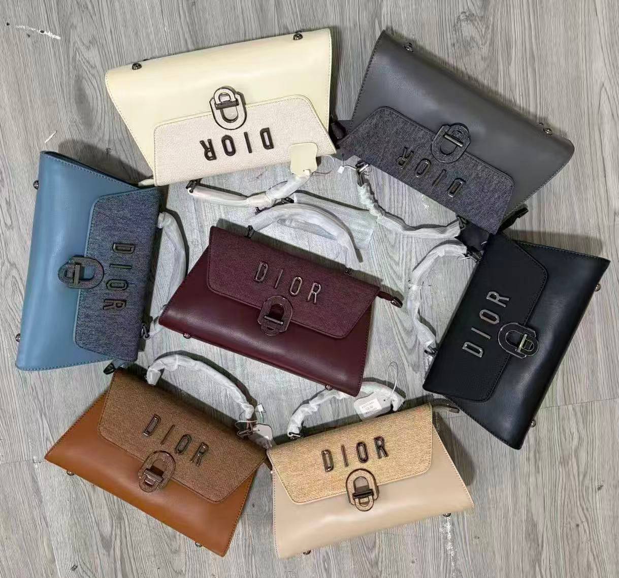 Dior
95 dhs🪙🌨️

Zain143
♥️♥️♥️