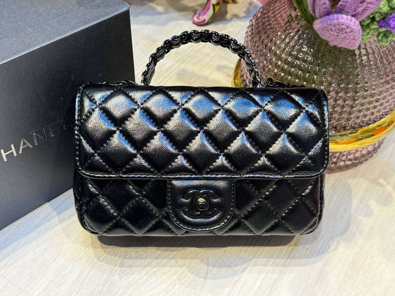 Chanel
20*6*12cm
70 dhs🪙💕

with Box
🎁🎁🎁

Zain44
♥️♥️♥️