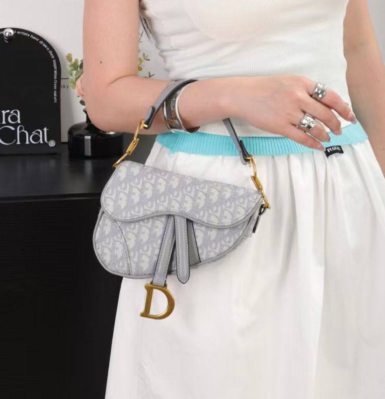 DIOR 
RESTOCK SMALL SIZE 

GOOD QUALITY 

WITH BOX 
🎁🎁🎁

100 dhs🪙💕

Zain39
♥️♥️♥️