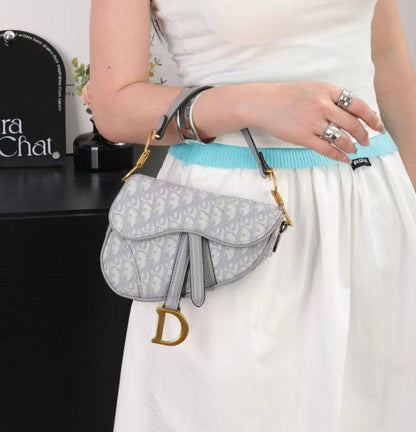 DIOR 
RESTOCK SMALL SIZE 

GOOD QUALITY 

WITH BOX 
🎁🎁🎁

100 dhs🪙💕

Zain39
♥️♥️♥️