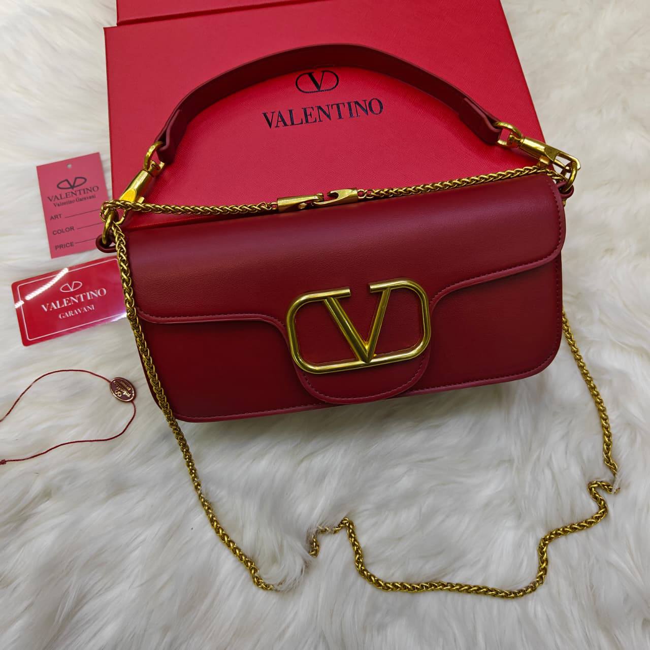 Valentino 
115 dhs👑 

with box
🎁🎁🎁

Zain235