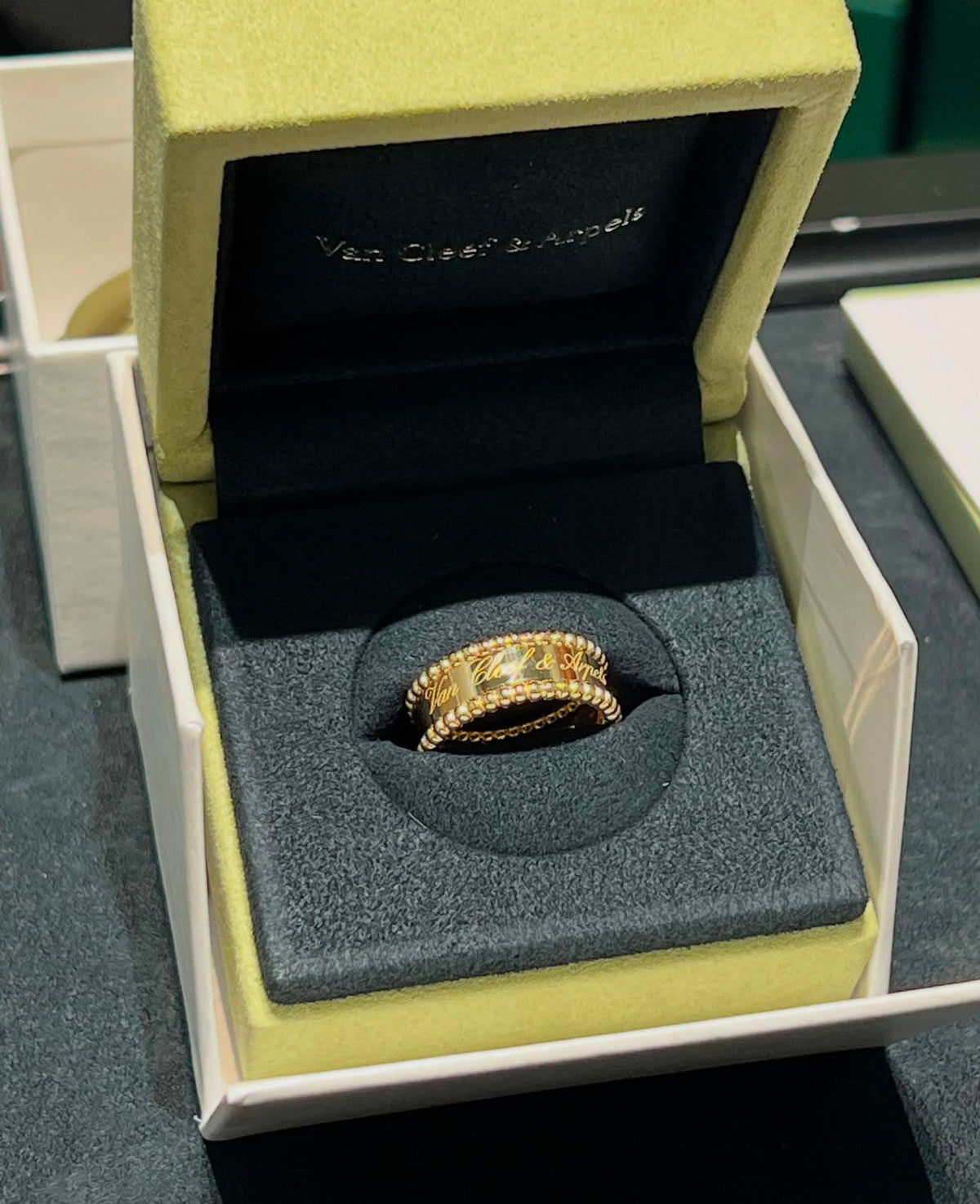 vcA
Bangle & Ring 
Size : 6,7,8,9
*Master*🍁
With normal box🎁
105 dhs🇦🇪🇦🇪

With master box🎁
140 dhs🇦🇪🇦🇪

Zain263
♥️♥️♥️