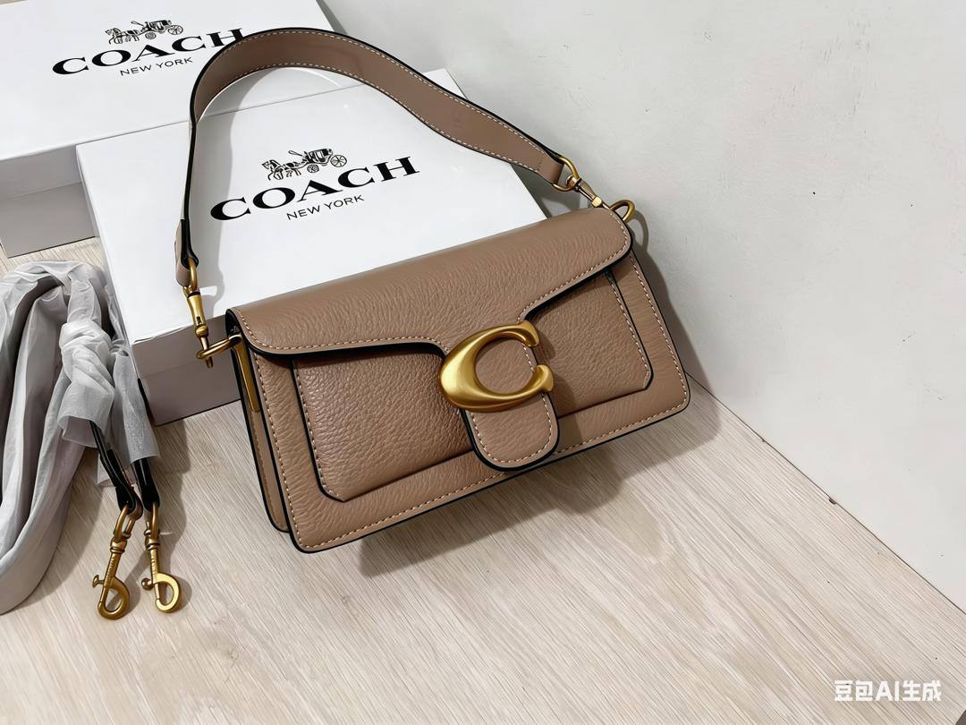 Coach
95 dhs❣️ 
high quality 

With box
🎁🎁🎁

22cm

Zain26
♥️♥️♥️