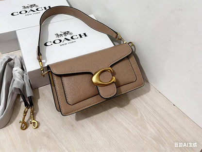 Coach
95 dhs❣️ 
high quality 

With box
🎁🎁🎁

22cm

Zain26
♥️♥️♥️