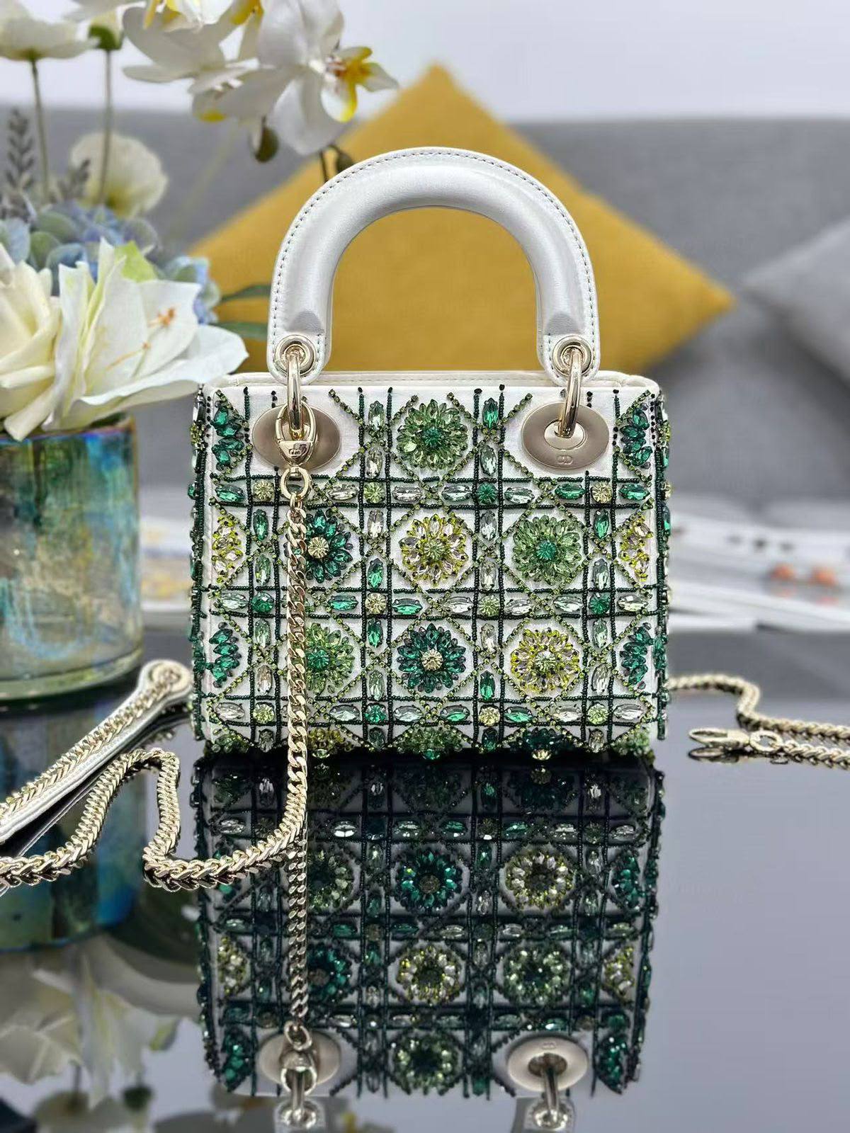Lady Dior
*Size 17 cm*
For Price 👇 WhatsApp✅
0568585901 
0507557372
0552275751 Owner Zain 👌

Zain274
♥️♥️♥️