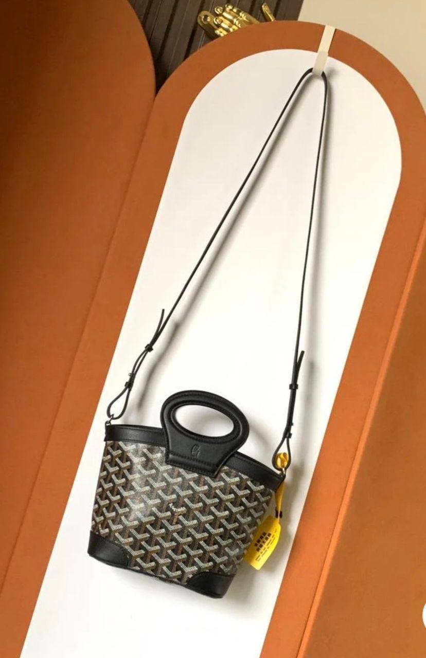 Goyard
110 dhs🌺
High quality

Zain35
♥️♥️♥️