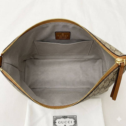GUCCI Vanity Top Handle Bag
With the Green and Red Web stripe
With long Belt Strap
Gold Hardware
With BOX
Size: 27 cm

110 dhs🇦🇪🇦🇪

Zain239
♥️♥️♥️