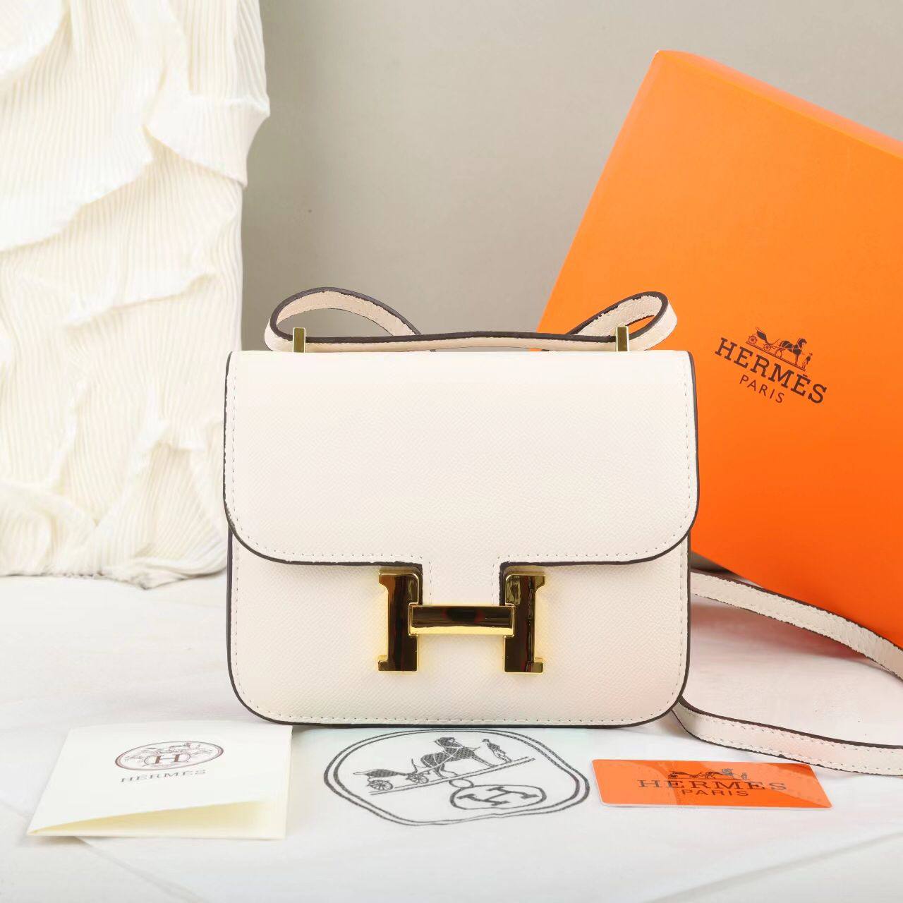 Hermes
100 dhs✅
with box
🎁🎁🎁

size
Small 19×6×15cm
Medium 24×6×17cm

Zain42
♥️♥️♥️
