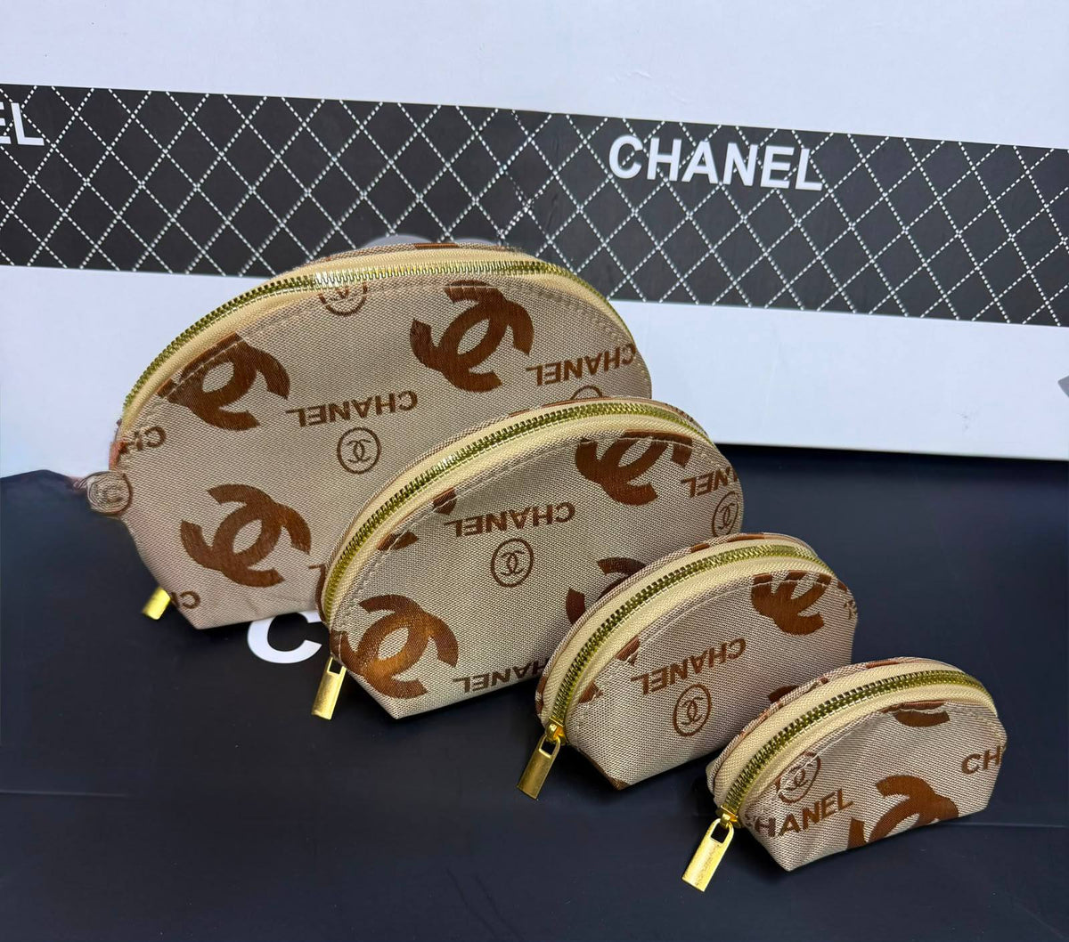MK
LV
Chanel
Small bags

1st
35 dhs🇦🇪🇦🇪

Zain93
♥️♥️♥️