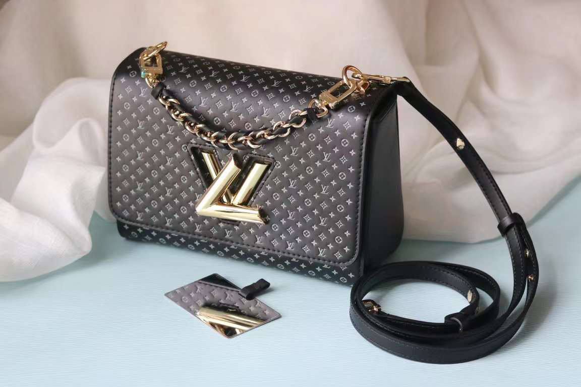 LV 
Master
350 dhs🌺

Zain10