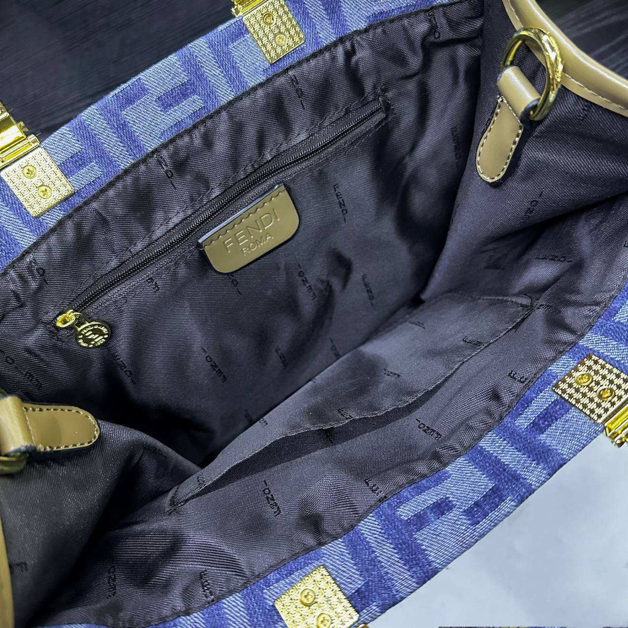 FENDI NEW CAME GOOD QUALITY 
MEDIUM SIZE 
110 dhs🇦🇪🇦🇪

Zain295
♥️♥️♥️
