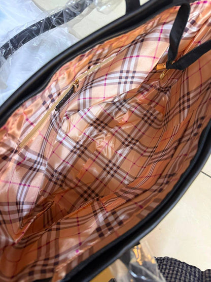 Burberry
100 dhs✅
size 46×16×29cm

Zain42
♥️♥️♥️