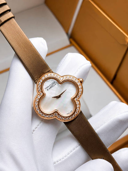 Vancleef watch for ladies good quality 
230 dhs✅

Zain59
♥️♥️♥️