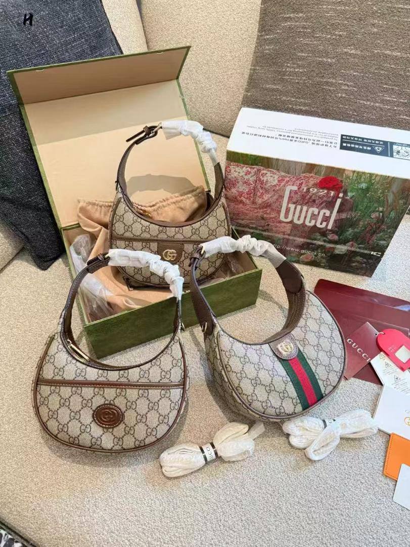 Gucci
95 dhs🇦🇪🇦🇪
with box

Zain26
♥️♥️♥️