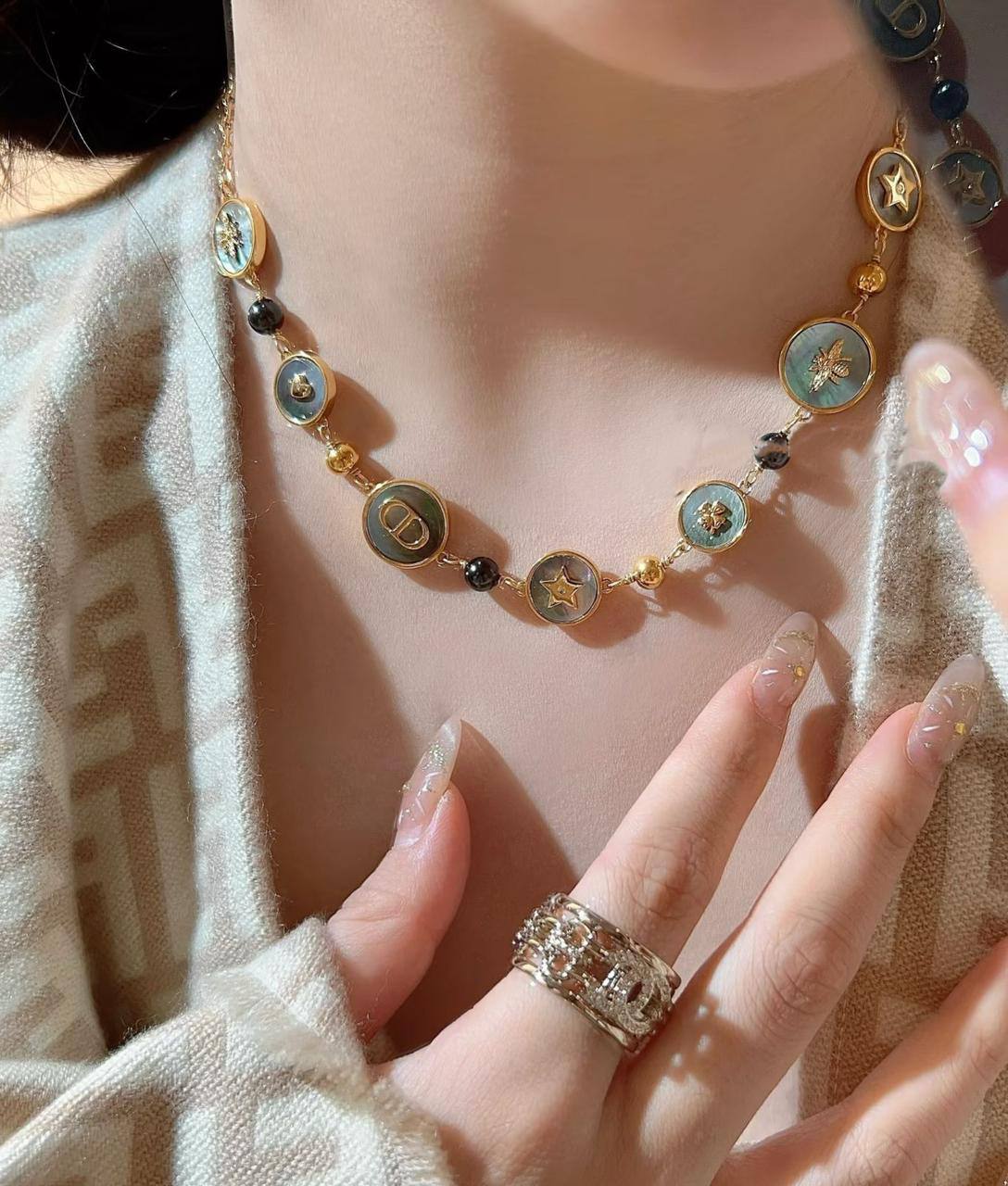 Dior Set* ✨
Necklace 
Earrings 
Bracelet 
Master quality 💎

145 dhs❣️
normal box 📦

Zain48
♥️♥️♥️