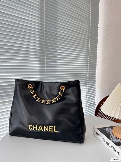 Chanel
100 dhs✅

Zain72
♥️♥️♥️