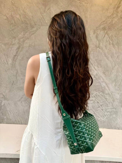 Goyard 
good qualit
 with box 
120 dhs🇦🇪🇦🇪
Size : 25cm

Zain295
♥️♥️♥️