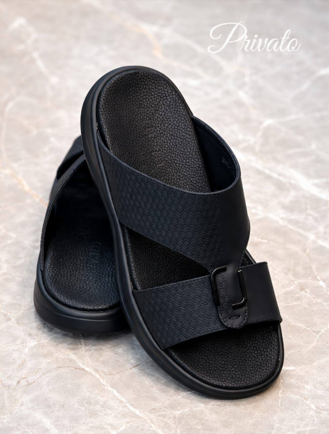 slippers for men good quality  with box and paper bag size available (40to46) 6to12) 
230 dhs❣️

Zain59
♥️♥️♥️