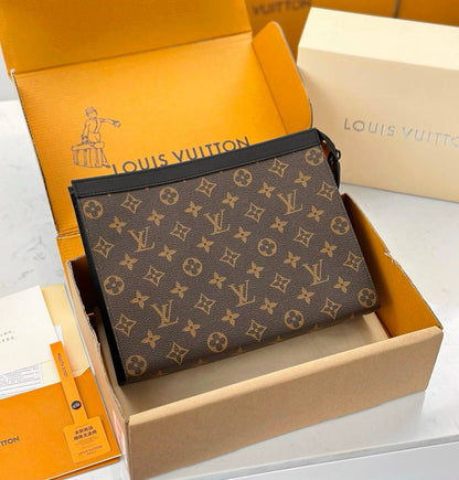 LOUIS VUITTON HAND BAG POUCH NEW CAME GOOD QUALITY WITH 
BOX 
95 dhs✅

Zain295
♥️♥️♥️