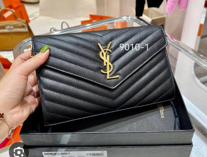 YSL
75 dhs✅
With box

Zain219
♥️♥️♥️