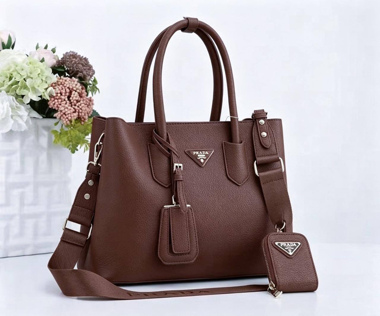 PRADA 
GOOD QUALITY 
130 dhs💓

Zain17
♥️♥️♥️