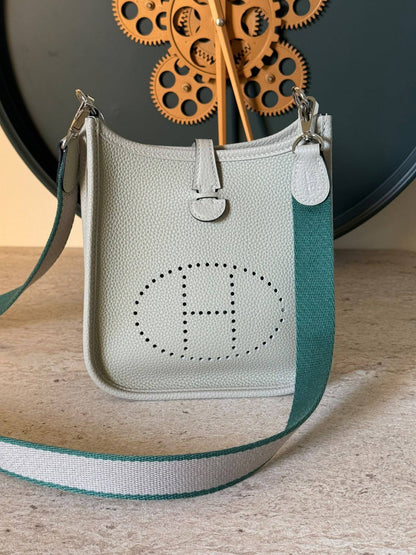 HERMES 💫

Super Master Quality ⚡️

Original Packing 🎁

Size 16CM📏

For Price 👇 WhatsApp✅
0568585901 
0507557372
0552275751 Owner Zain 👌

Zain321
♥️♥️♥️