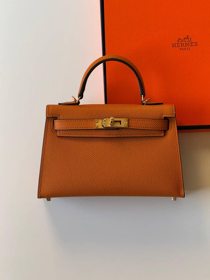 Hermes
minikelly 19cm💕
master quality😍with box❤️
340 dhs❤️💚❤️💚

Zain52
💚❤️💚