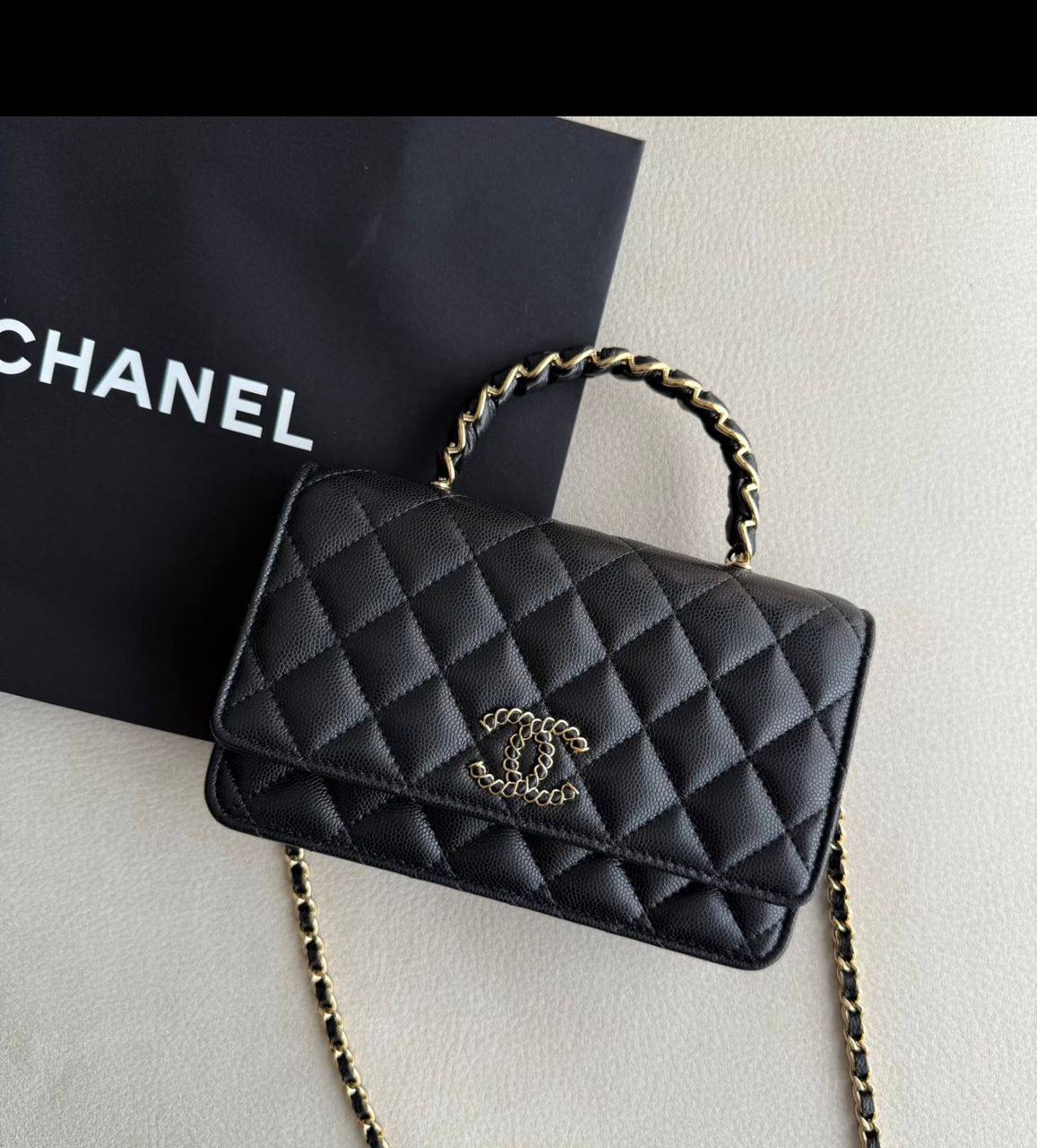 Chanel
100 dhs✅
size：22cm
good-quality 

with box🎁🎁🎁

Zain35
Zain26
♥️♥️♥️