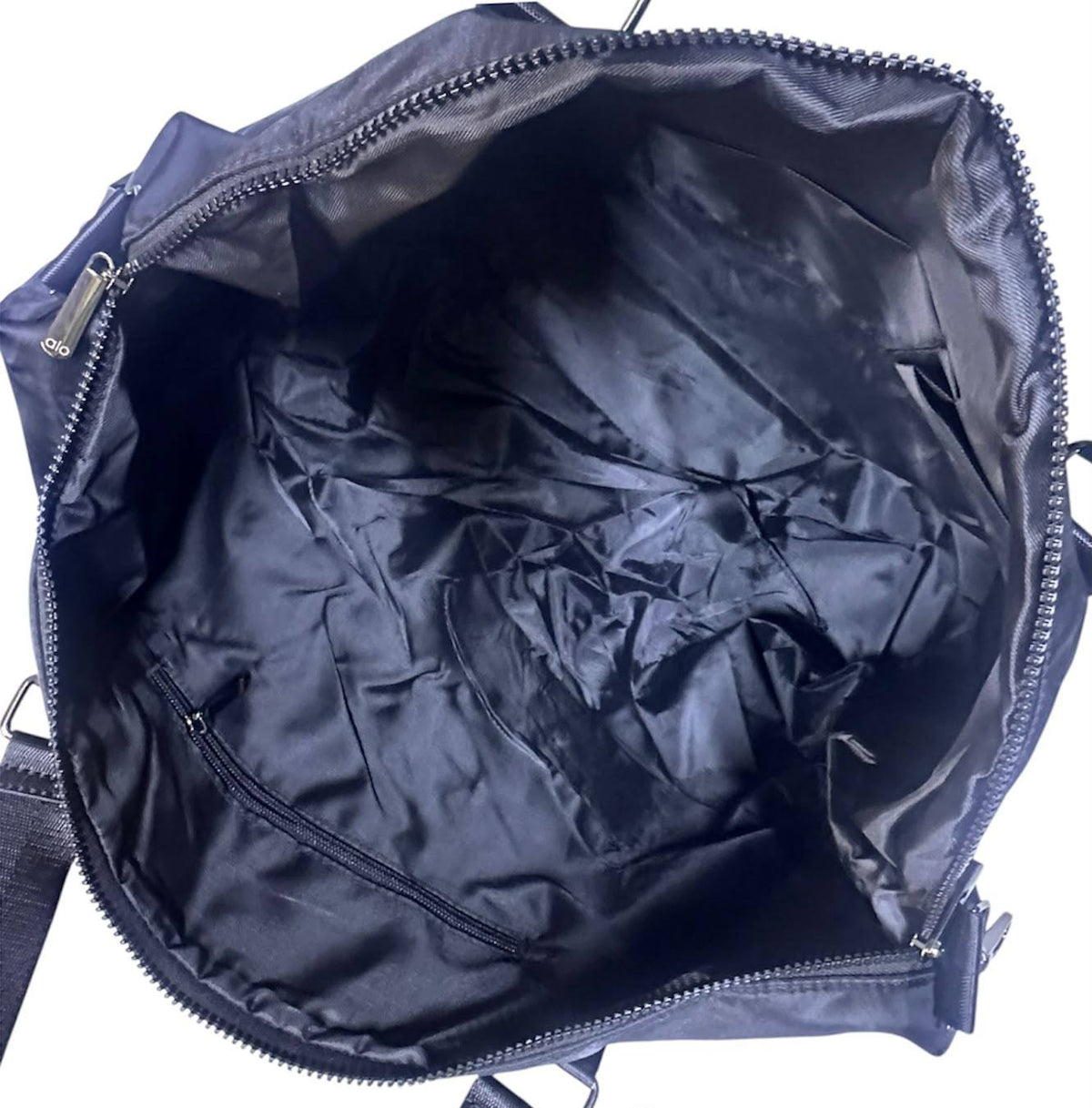 alo  
travelling bag 
new came 

good quality 

95 dhs🇦🇪🇦🇪

Size:55cm

Zain295
Zain17
Zain39
♥️♥️♥️