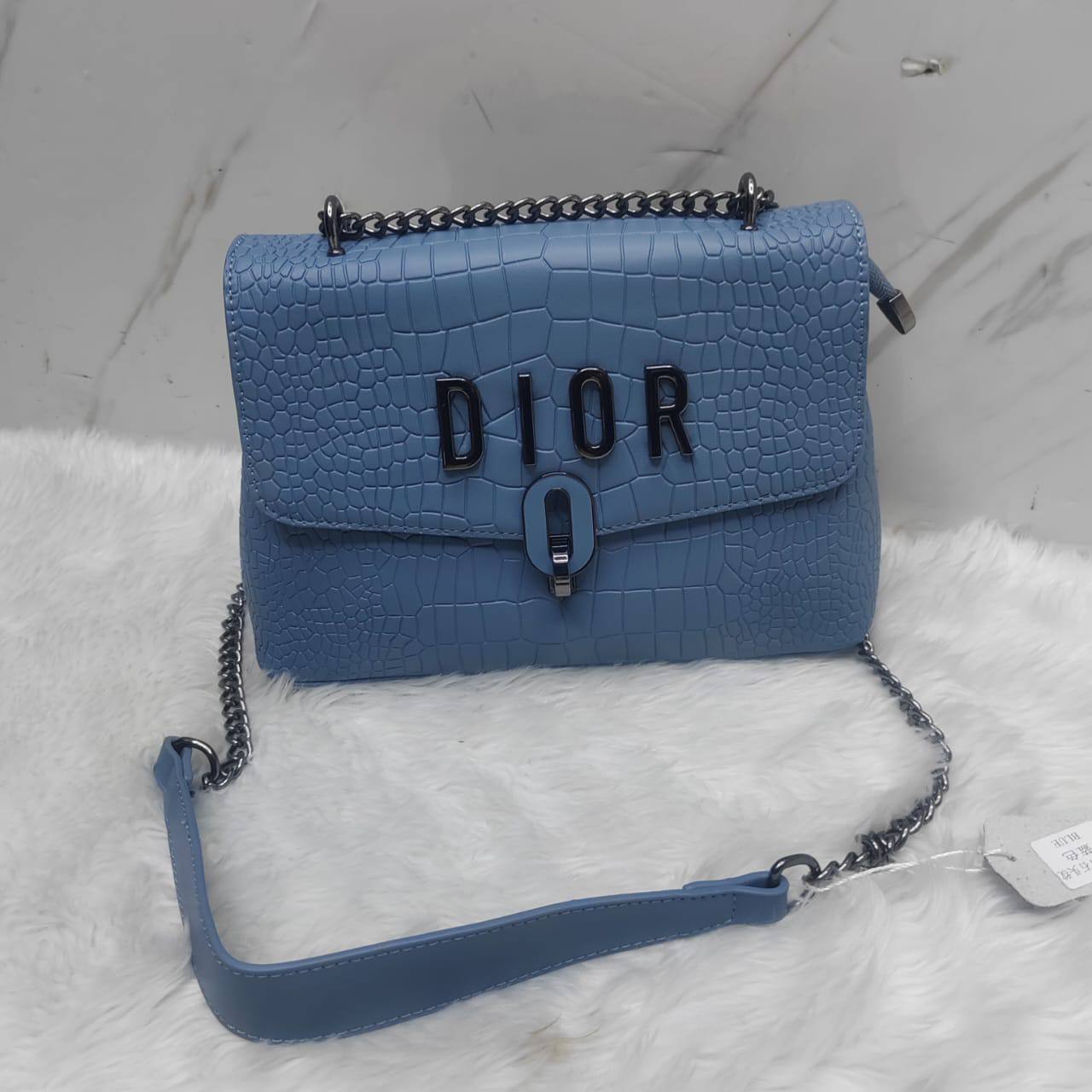 Dior
110 dhs🪙🌨️

Zain143
♥️♥️♥️