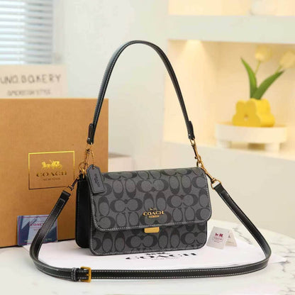 Coach

Best quality

With box’s

110 dhs🇦🇪🇦🇪🇦🇪

size 24cm

Zain158
♥️♥️♥️