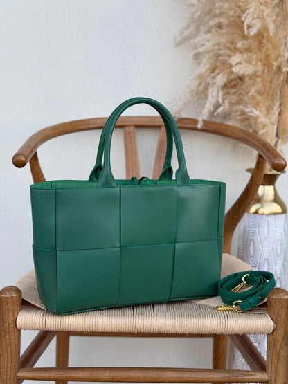 BOTTEGA VENETA
32cm
360 dhs🇦🇪
40cm
380 dhs🇦🇪
Top quality

Zain167
♥️♥️♥️