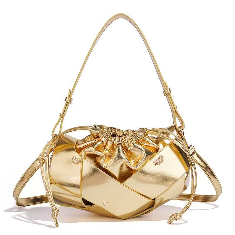BOTTEGA 
100 dhs💛
size 26 cm

Zain161
♥️♥️♥️