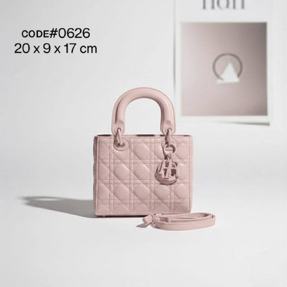 CHRISTIAN LADY DIOR
ᴍᴀᴛᴛᴇ ʟᴇᴀᴛʜᴇʀ ᴍᴀᴛᴇʀɪᴀʟ
ᴡɪᴛʜ ʟᴏɴɢ ʙᴇʟᴛ sᴛʀᴀᴘ
sɪᴢᴇ : 20 cm

65 dhs✅

Zain31
♥️♥️♥️