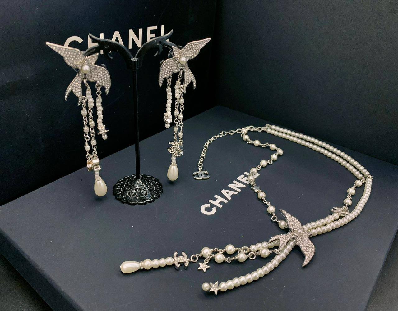 Chanel

230 dhs🪙💕 Set 

Necklace Earrings Super Master

Zain89
♥️♥️♥️