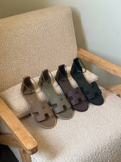 Hermes 🖤
✨ 𝐀𝐯𝐚𝐢𝐥𝐚𝐛𝐥𝐞 𝐍𝐨𝐰
✨ 𝐒𝐢𝐳𝐞𝐬: 𝟑𝟔 — 𝟒𝟏
450 dhs💓

Zain298
♥️♥️♥️